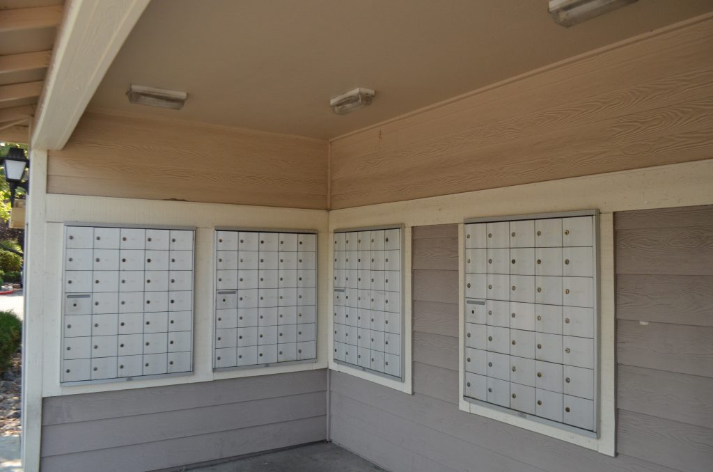 apartment complex mailboxes